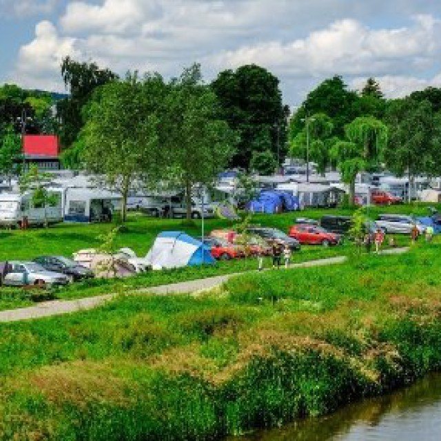 Großzügige Stellplätze